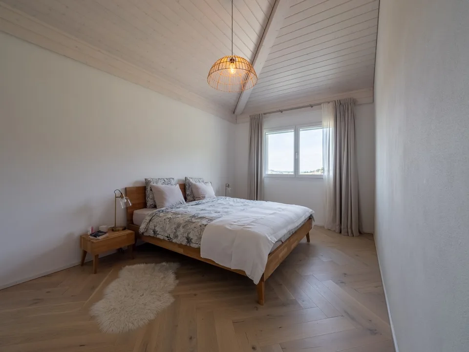 4.5 room apartment on the top floor – quiet and bright in Villarvolard