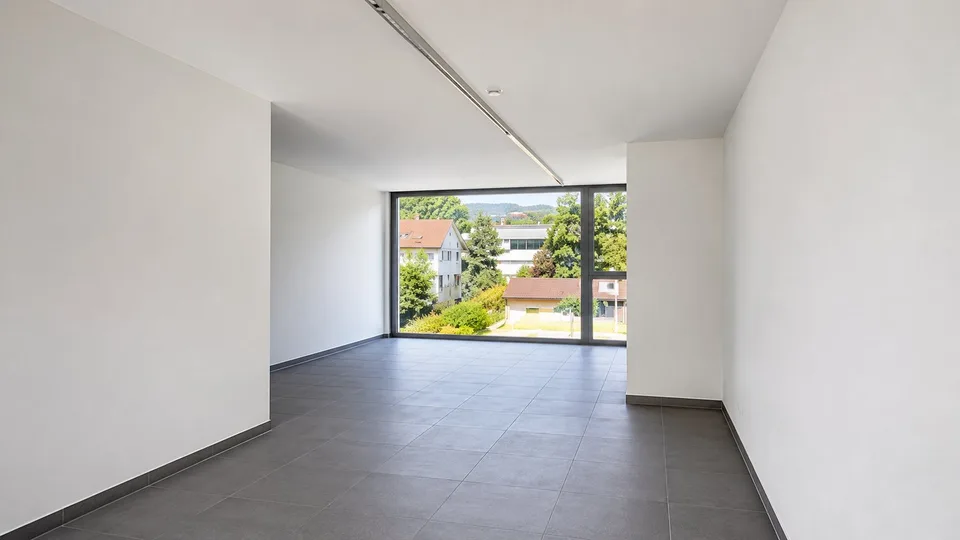 Moderne Gewerberäume mit Balkon in Nidau