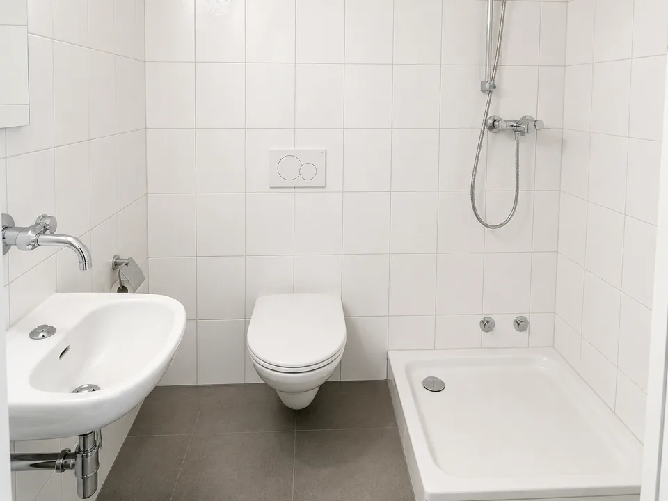 Moderne Gewerberäume mit Balkon in Nidau