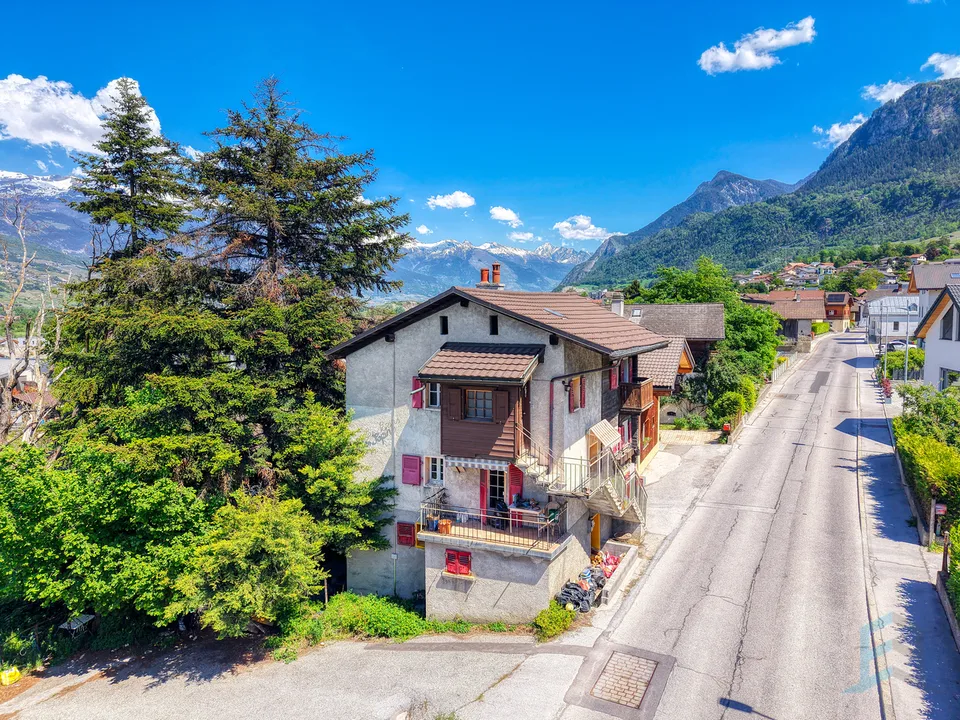 EXCLUSIVITE Immeuble de 3 appartements à rénover au centre du village