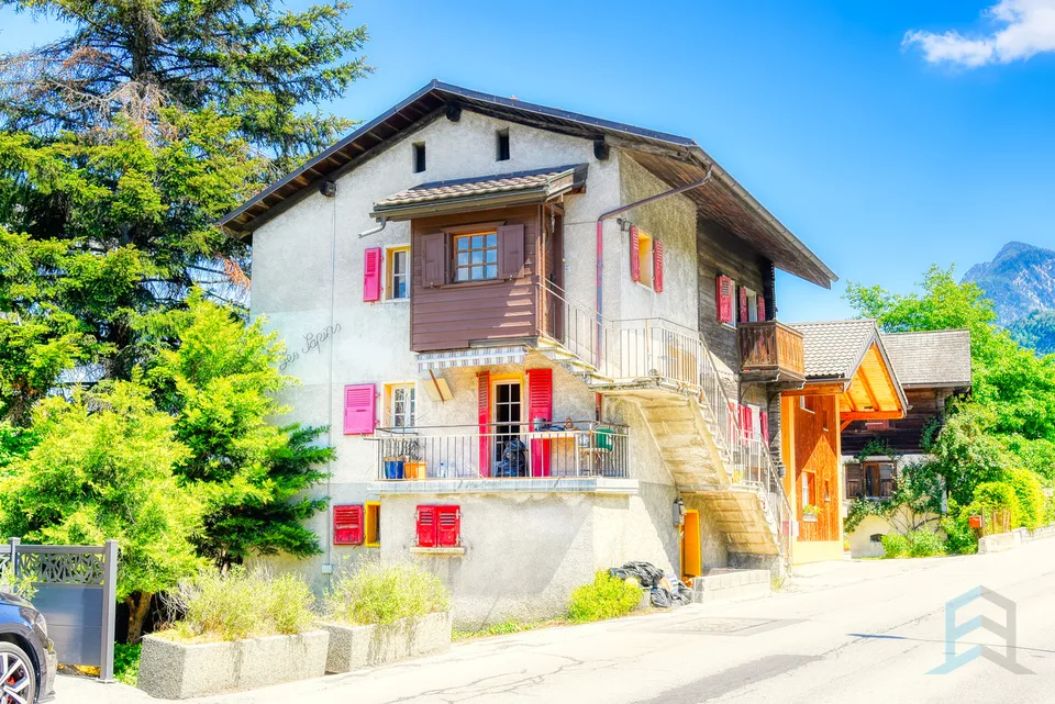 EXCLUSIVITE Immeuble de 3 appartements à rénover au centre du village