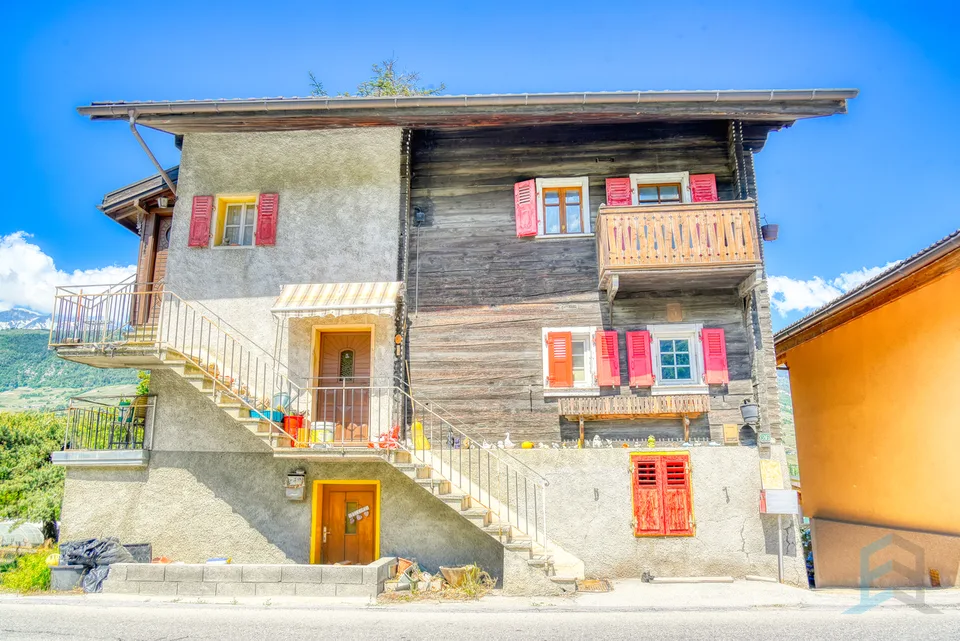 EXCLUSIVITE Immeuble de 3 appartements à rénover au centre du village