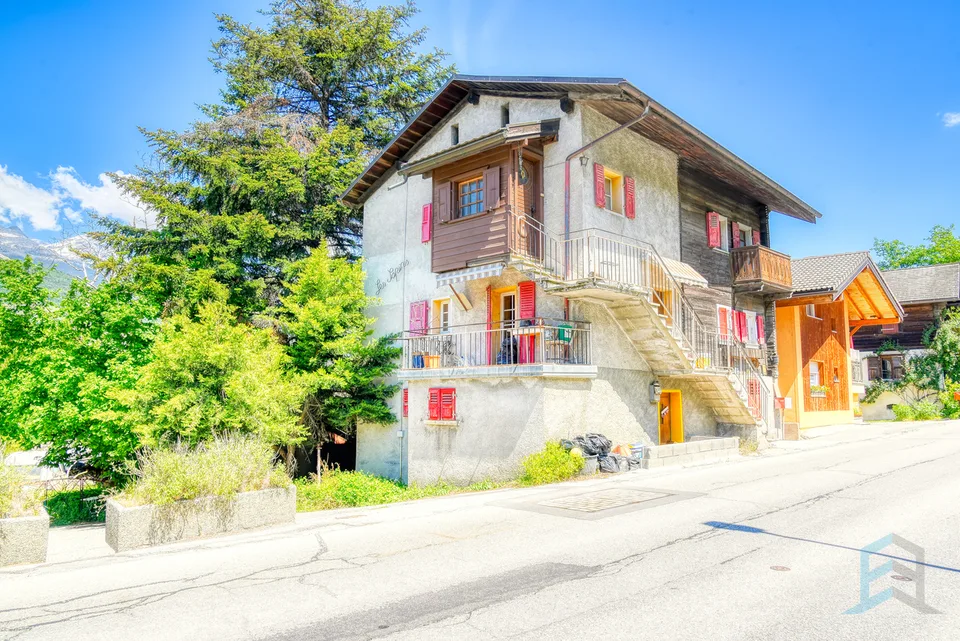 EXCLUSIVITE Immeuble de 3 appartements à rénover au centre du village