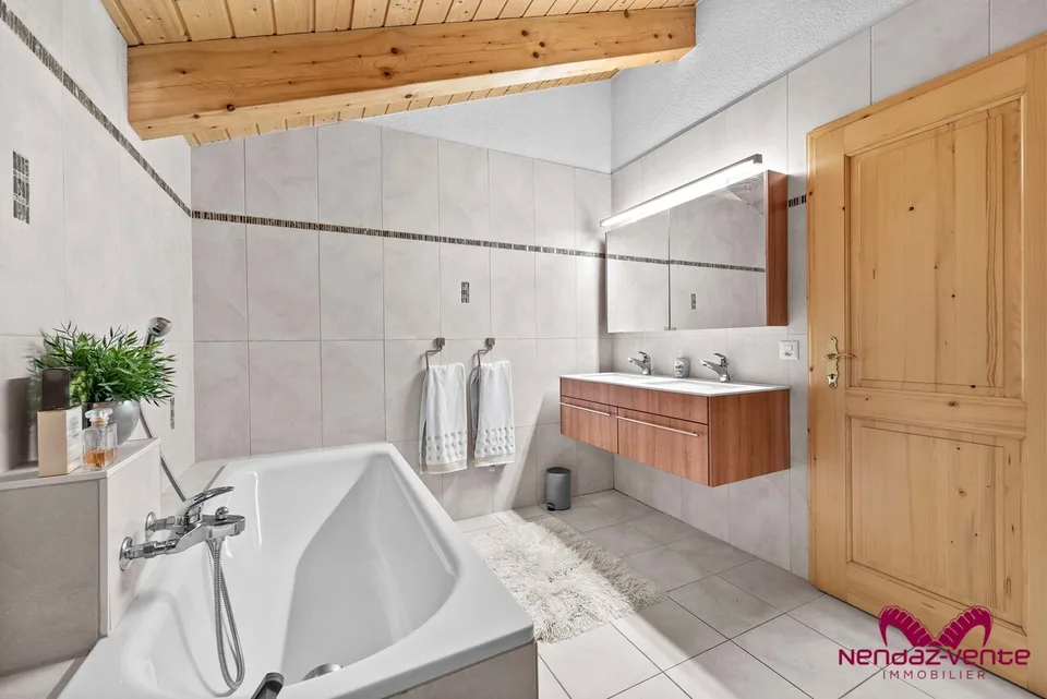 Magnifique chalet 5,5 pièces vue imprenable vente aux étrangers