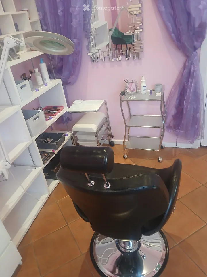 RENTAL EXTENSION EYELASHES OR HAIR