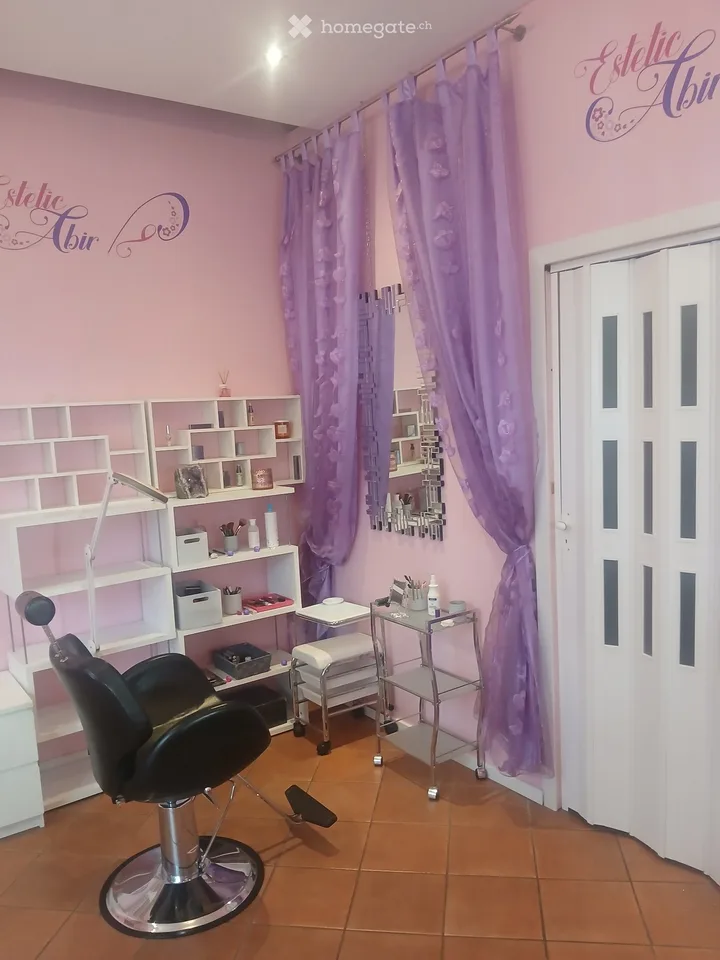 RENTAL EXTENSION EYELASHES OR HAIR