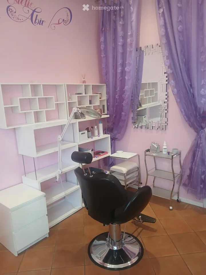 RENTAL EXTENSION EYELASHES OR HAIR