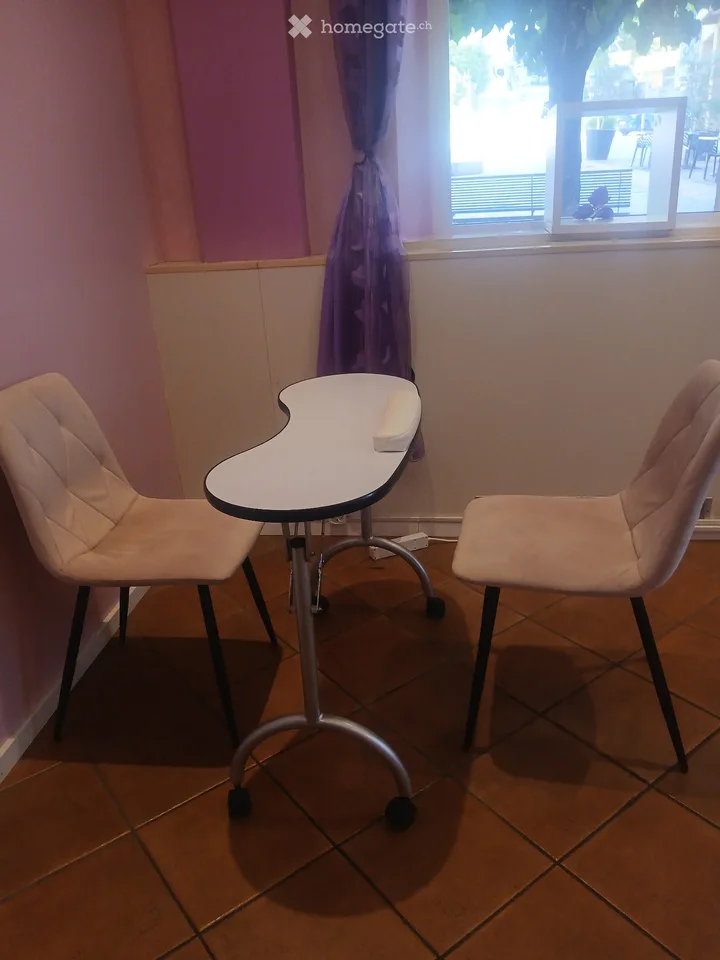 Renting Nail Position in Famous Beauty Center