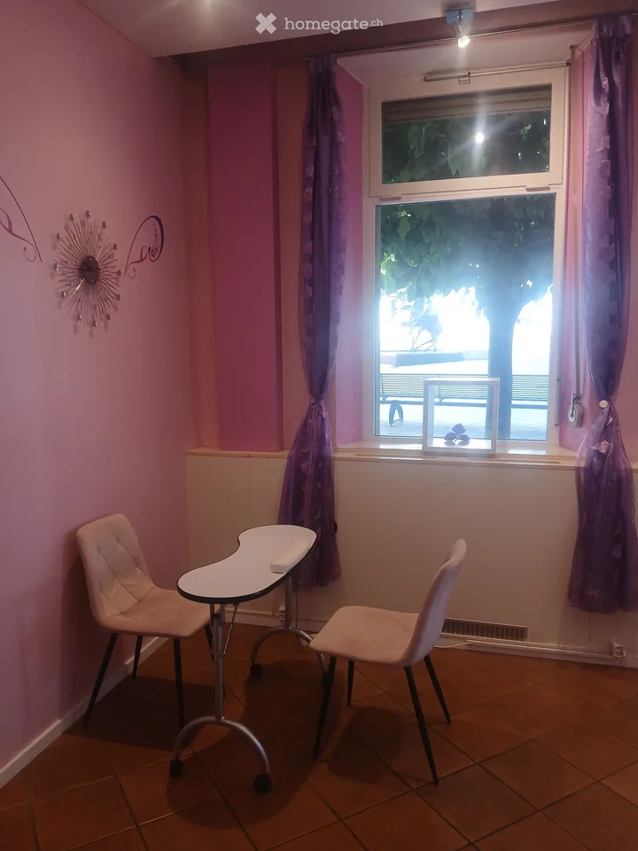 Renting Nail Position in Famous Beauty Center