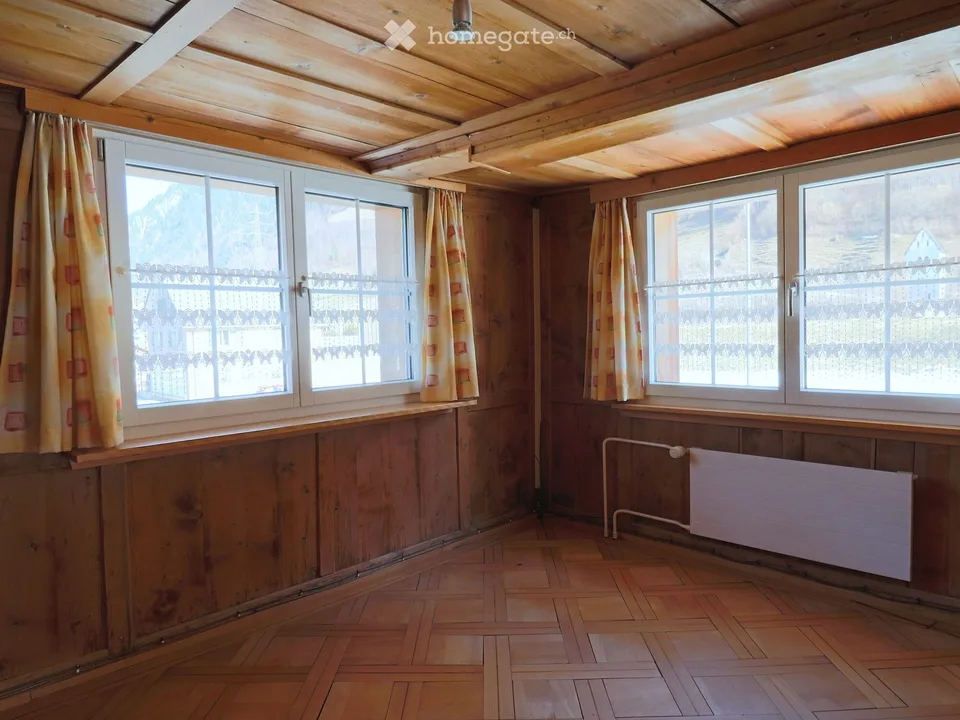 Maison de famille charmante de 6,5 pièces à Linthal, ancien restaurant avec une longue histoire