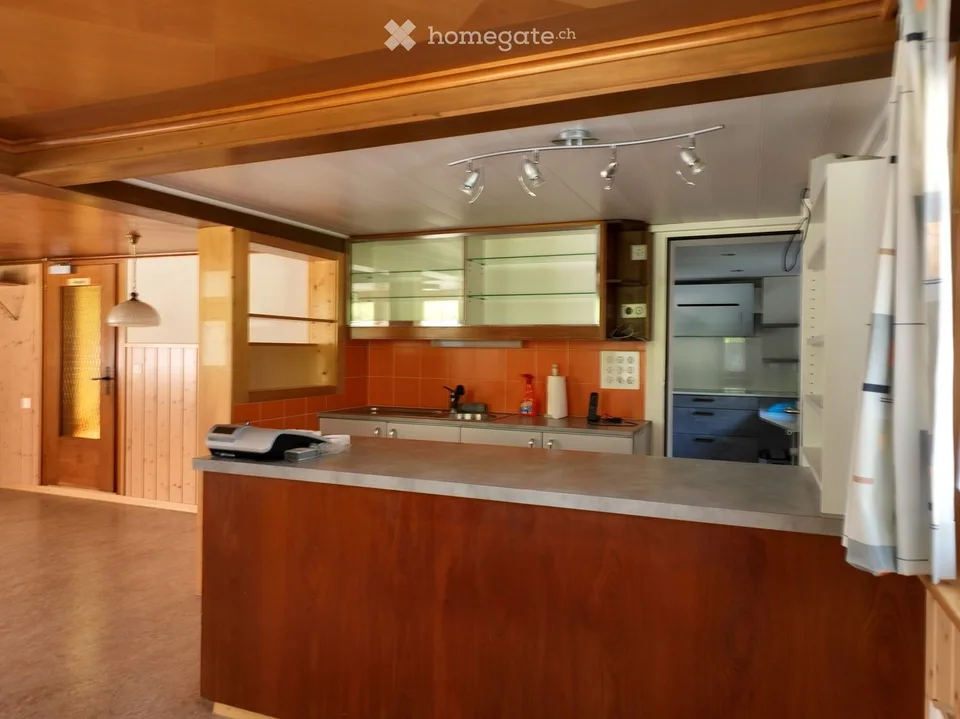 Maison de famille charmante de 6,5 pièces à Linthal, ancien restaurant avec une longue histoire