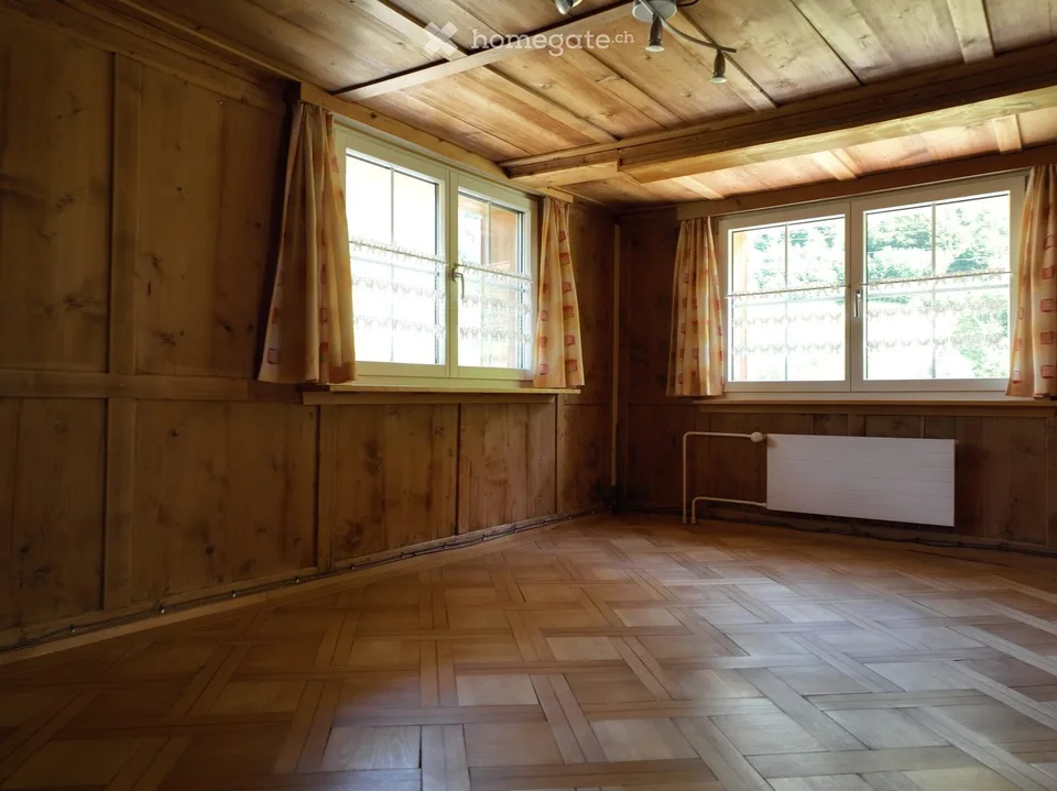 Maison de famille charmante de 6,5 pièces à Linthal, ancien restaurant avec une longue histoire