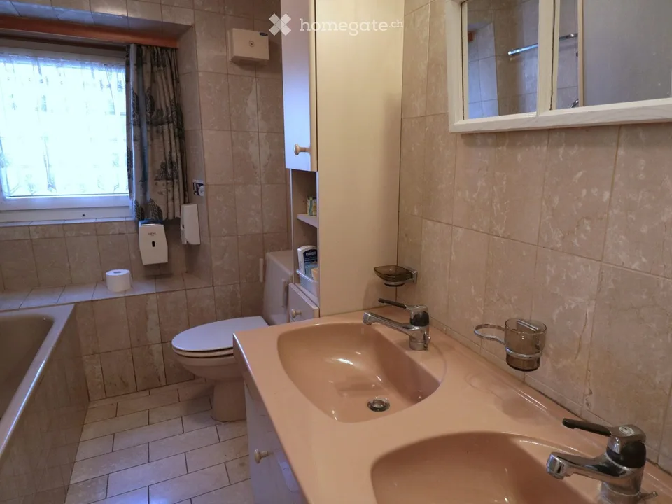 Maison de famille charmante de 6,5 pièces à Linthal, ancien restaurant avec une longue histoire