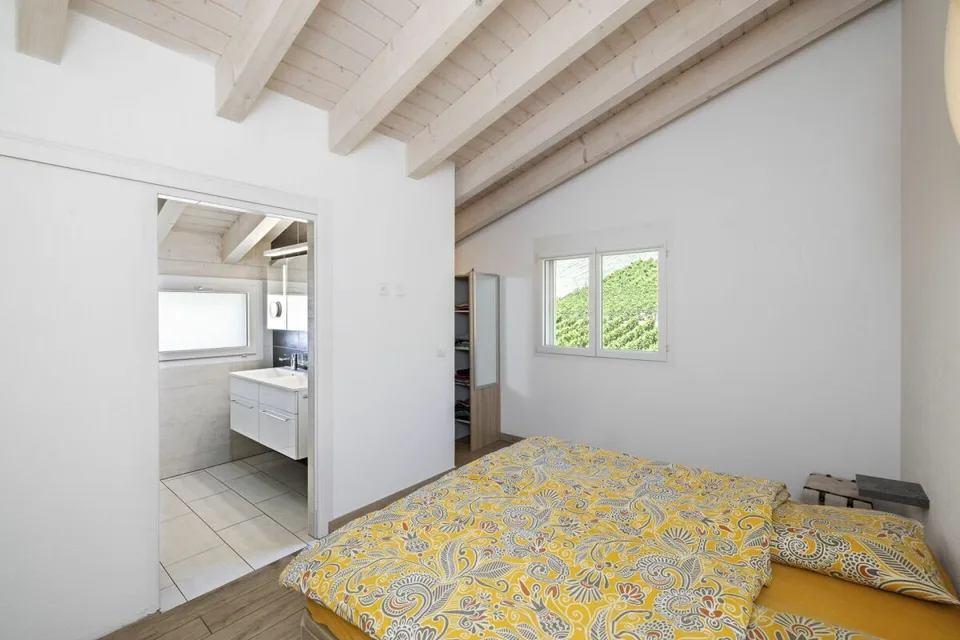 Geräumiges Attikapartment mit 4,5 Zimmern und 146 m2, mit atemberaubendem Blick auf die Alpen