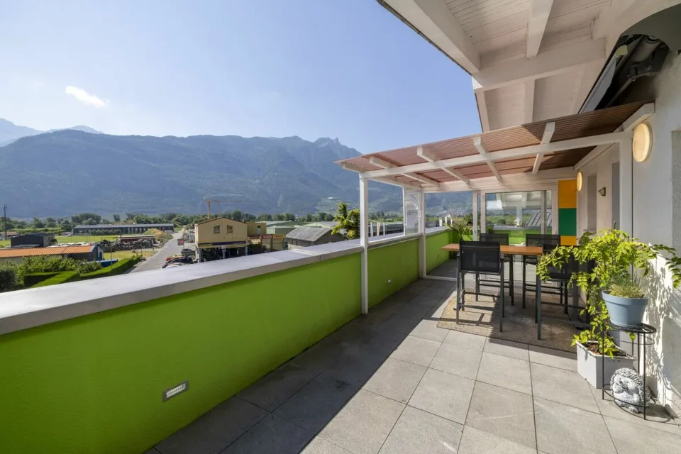Geräumiges Attikapartment mit 4,5 Zimmern und 146 m2, mit atemberaubendem Blick auf die Alpen