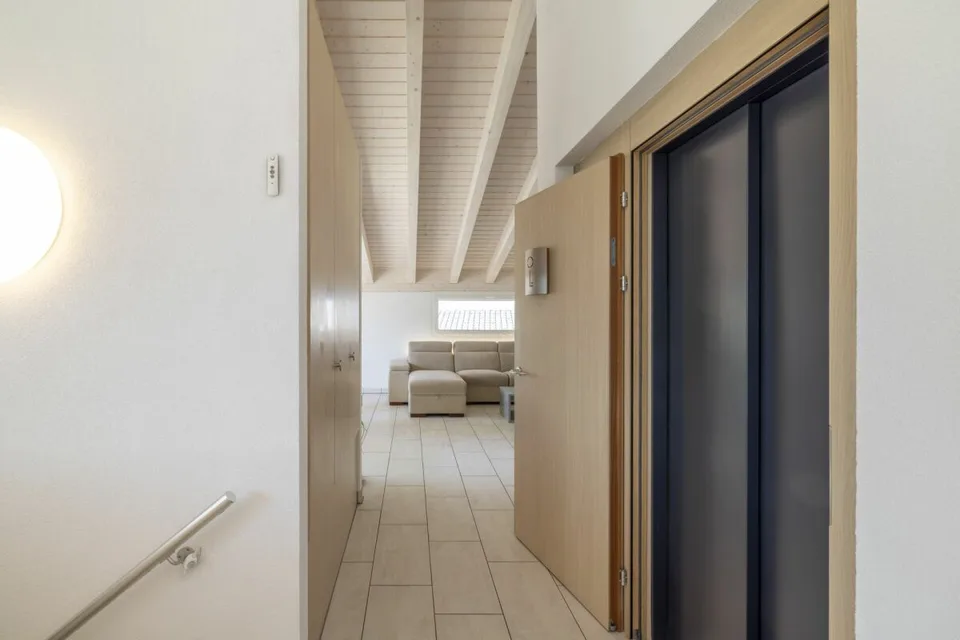Geräumiges Attikapartment mit 4,5 Zimmern und 146 m2, mit atemberaubendem Blick auf die Alpen