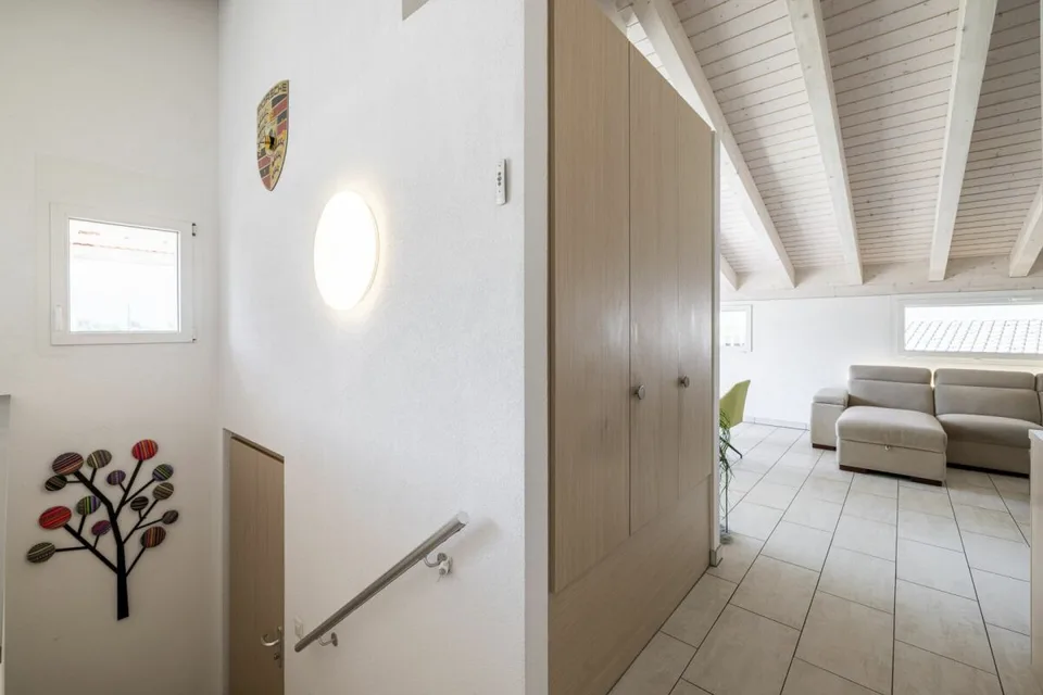 Geräumiges Attikapartment mit 4,5 Zimmern und 146 m2, mit atemberaubendem Blick auf die Alpen