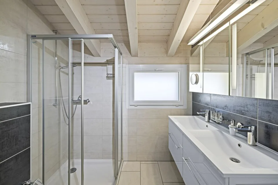 Geräumiges Attikapartment mit 4,5 Zimmern und 146 m2, mit atemberaubendem Blick auf die Alpen