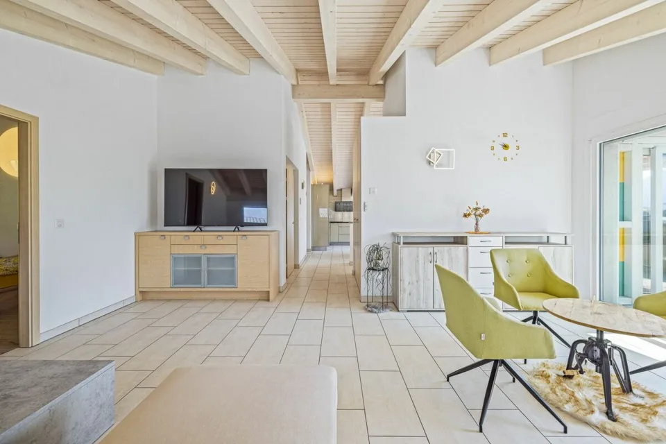 Geräumiges Attikapartment mit 4,5 Zimmern und 146 m2, mit atemberaubendem Blick auf die Alpen