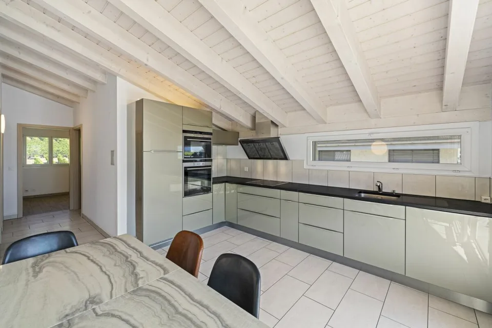 Geräumiges Attikapartment mit 4,5 Zimmern und 146 m2, mit atemberaubendem Blick auf die Alpen