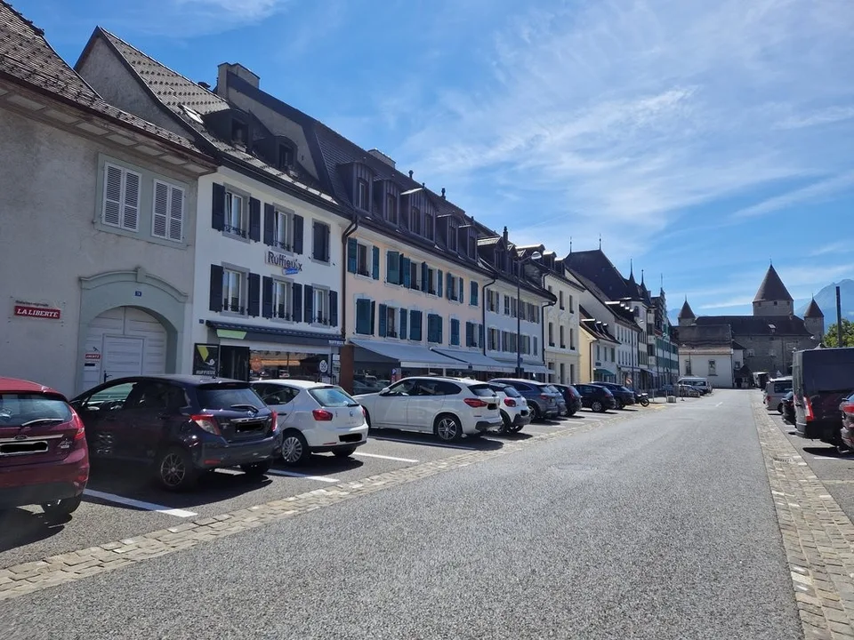 Appartement entièrement rénové de 2 pièces à CHF 1'350.-/mois c.c