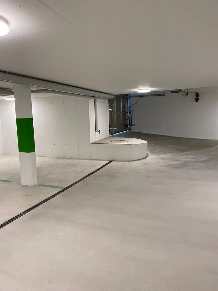 EINSTELLHALLENPLATZ ZU VERMIETEN IN MÄNNEDORF