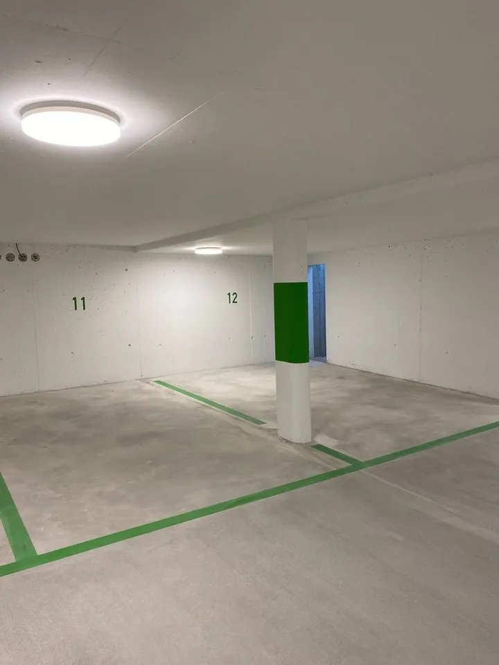 EINSTELLHALLENPLATZ ZU VERMIETEN IN MÄNNEDORF