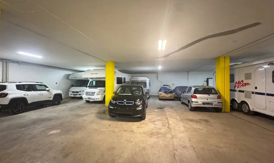 Camper / Wohnmobil - Einstellplatz inkl. Strom in Bülach