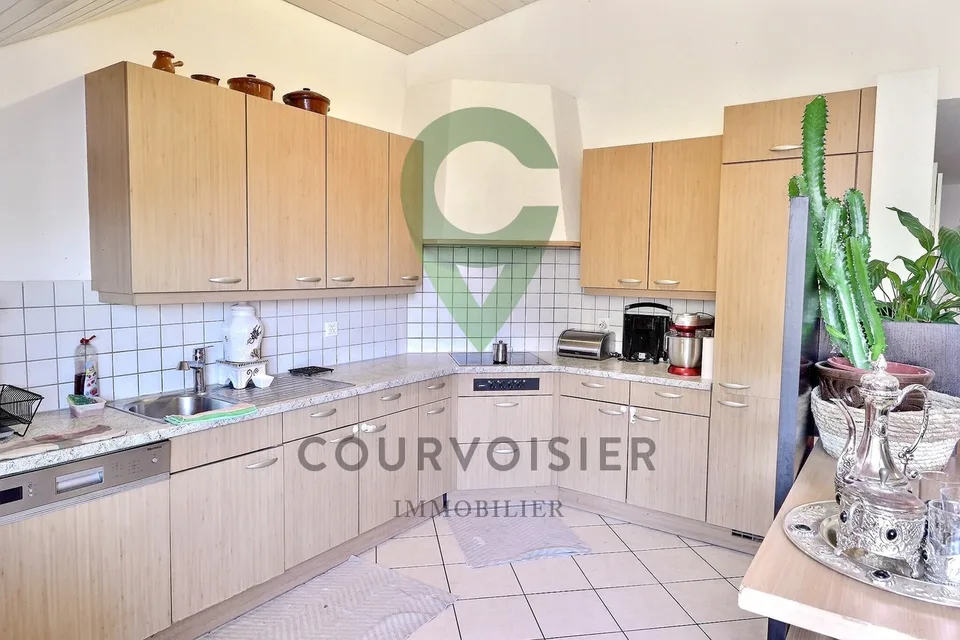 DUPLEX DE 5.5 PIECES DANS PETITE COPROPRIÉTÉ