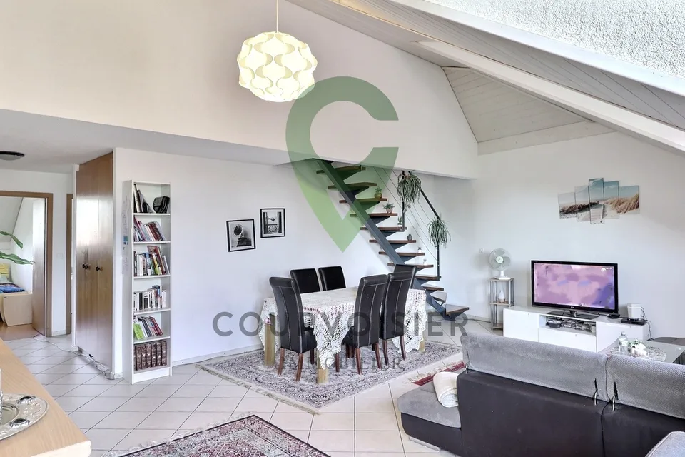 DUPLEX DE 5.5 PIECES DANS PETITE COPROPRIÉTÉ