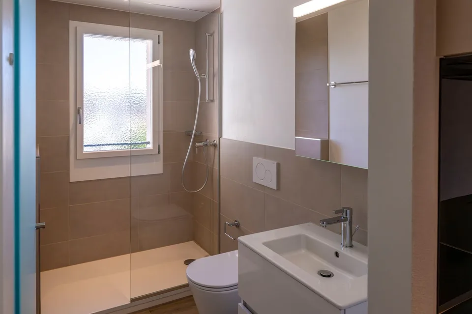 First-time rental of a charming 2.5-room apartment in a quiet location with a beautiful inner courtyard and Pilatus view