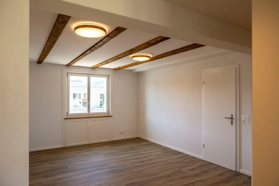 First-time rental of a charming 2.5-room apartment in a quiet location with a beautiful inner courtyard and Pilatus view