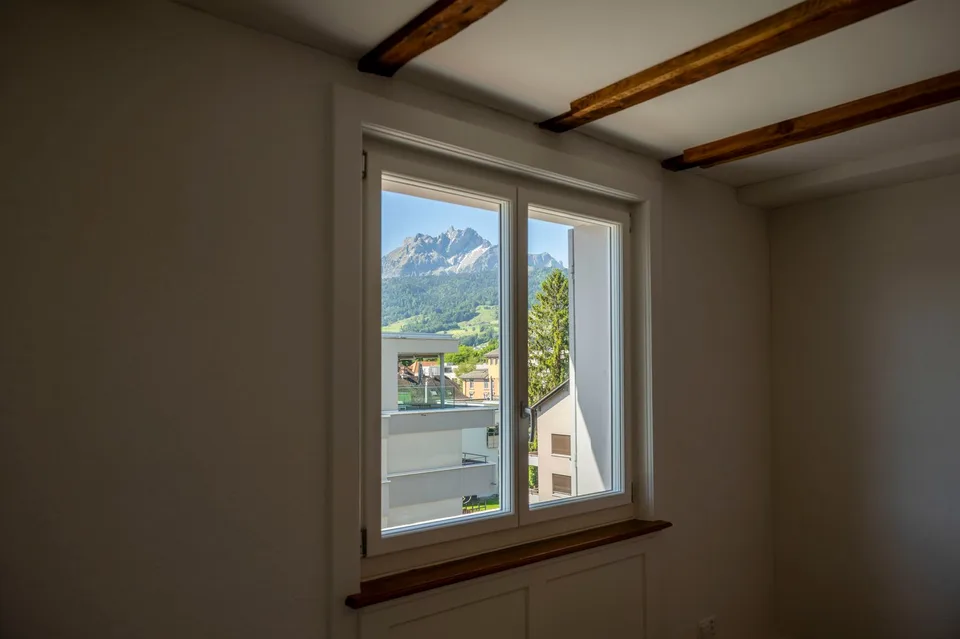 First-time rental of a charming 2.5-room apartment in a quiet location with a beautiful inner courtyard and Pilatus view