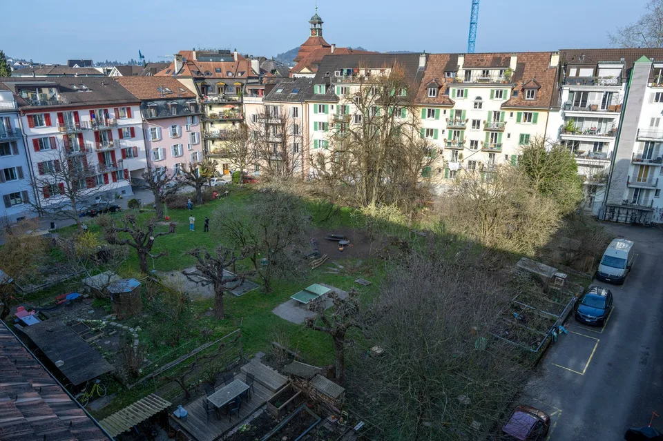 First-time rental of a charming 2.5-room apartment in a quiet location with a beautiful inner courtyard and Pilatus view