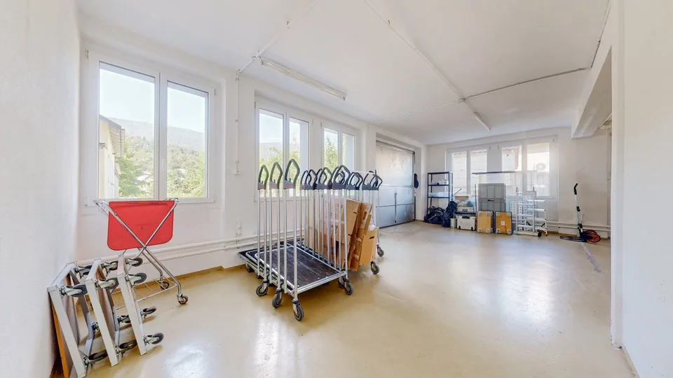 Gewerbefläche (150 m²) mit Laderampe