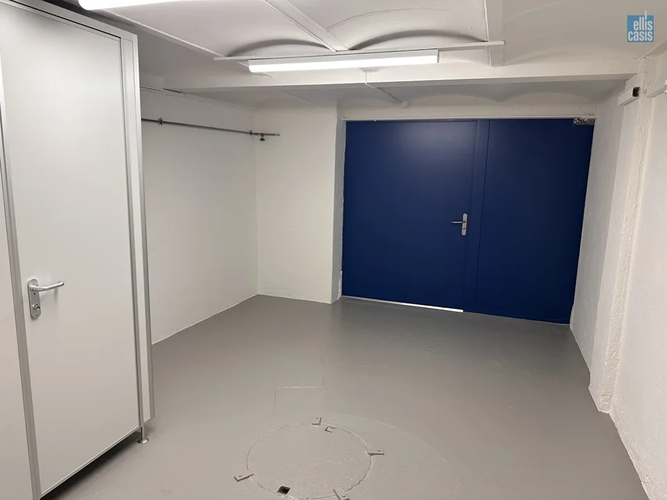 Attractive commercial space for office, practice or service