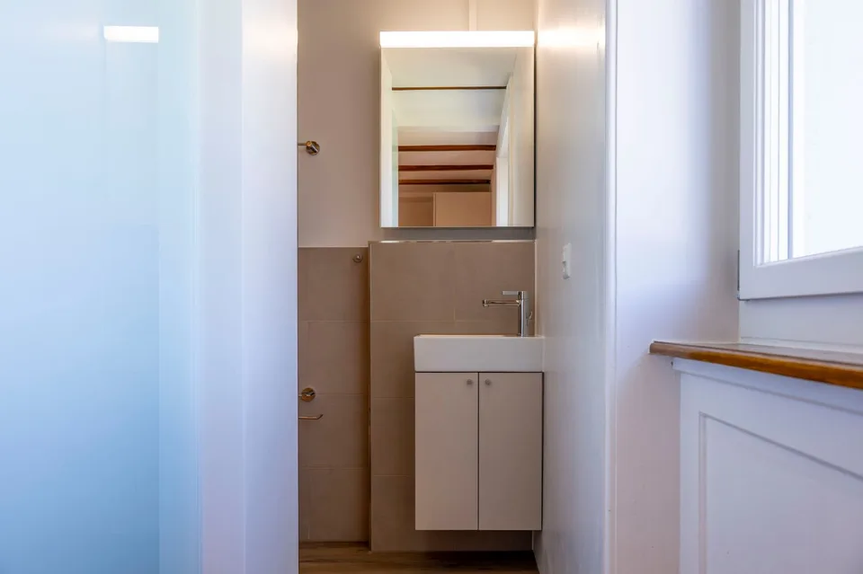 Primo affitto di un delizioso appartamento di 1.5 camere in una posizione tranquilla con un bel cortile interno e vista sul Pilatus