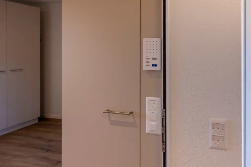 Primo affitto di un delizioso appartamento di 1.5 camere in una posizione tranquilla con un bel cortile interno e vista sul Pilatus