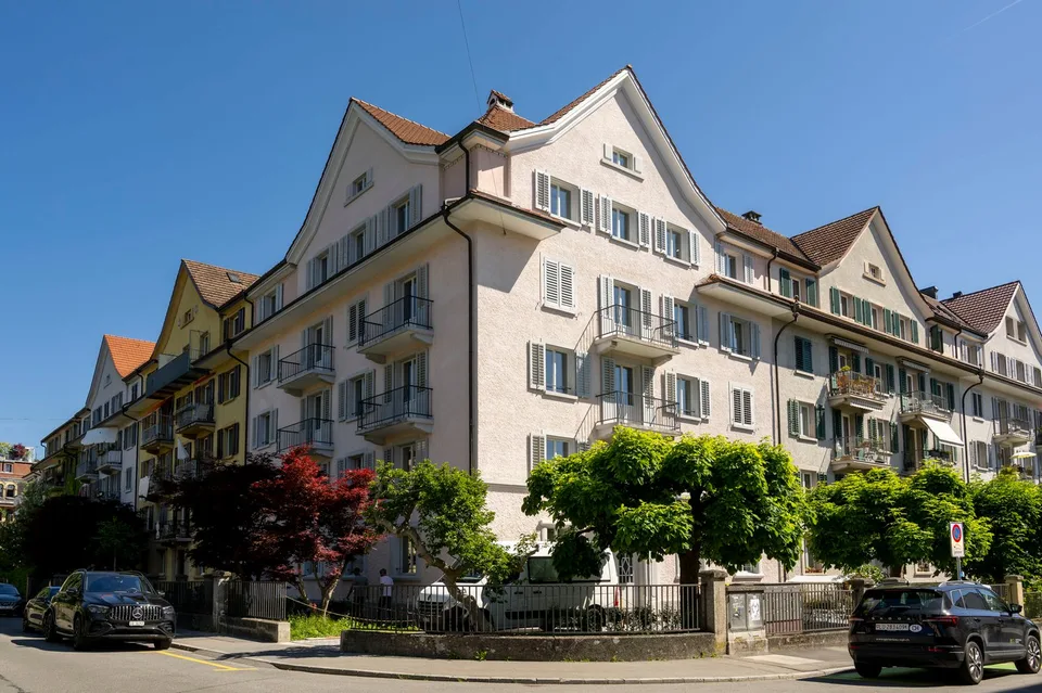 Erstbezug Charmante 1.5-Zimmer-Wohnung an ruhiger Lage mit schönem Innenhof und Pilatusblick