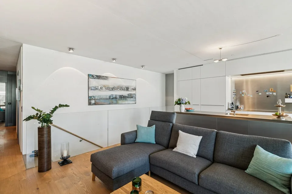 Exklusive 3.5-Zimmer- Attika-Wohnung im legendären Puls 5