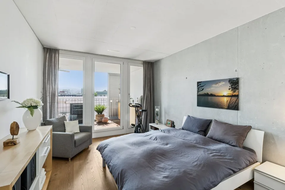 Exklusive 3.5-Zimmer- Attika-Wohnung im legendären Puls 5