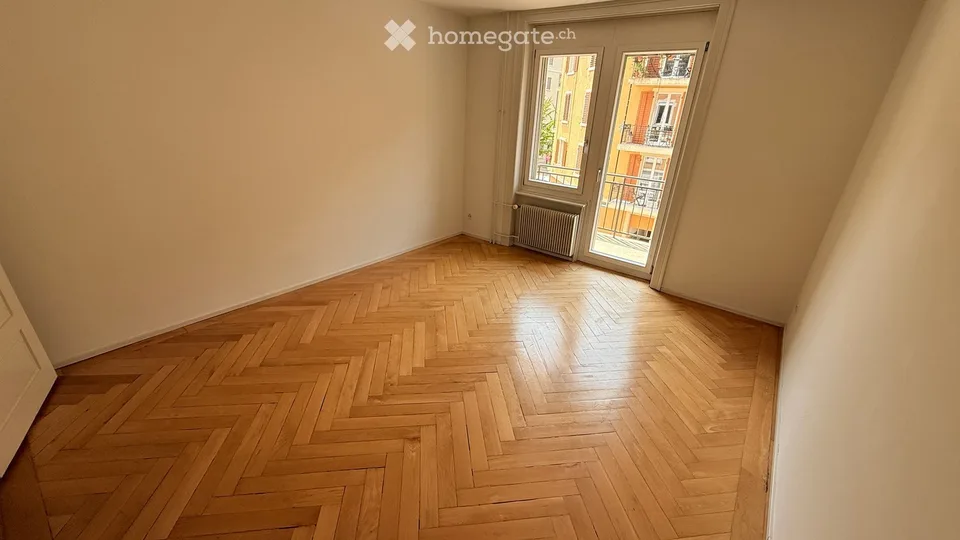 Charming 3-room apartment with balcony in lively Zurich 8004