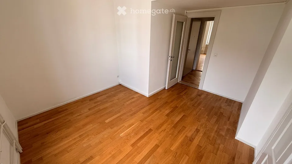 Charming 3-room apartment with balcony in lively Zurich 8004