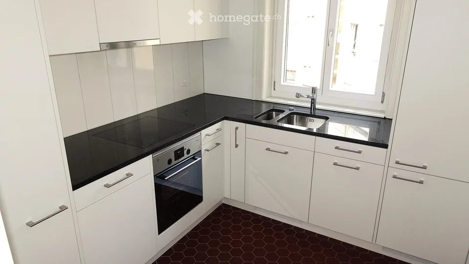 Charming 3-room apartment with balcony in lively Zurich 8004