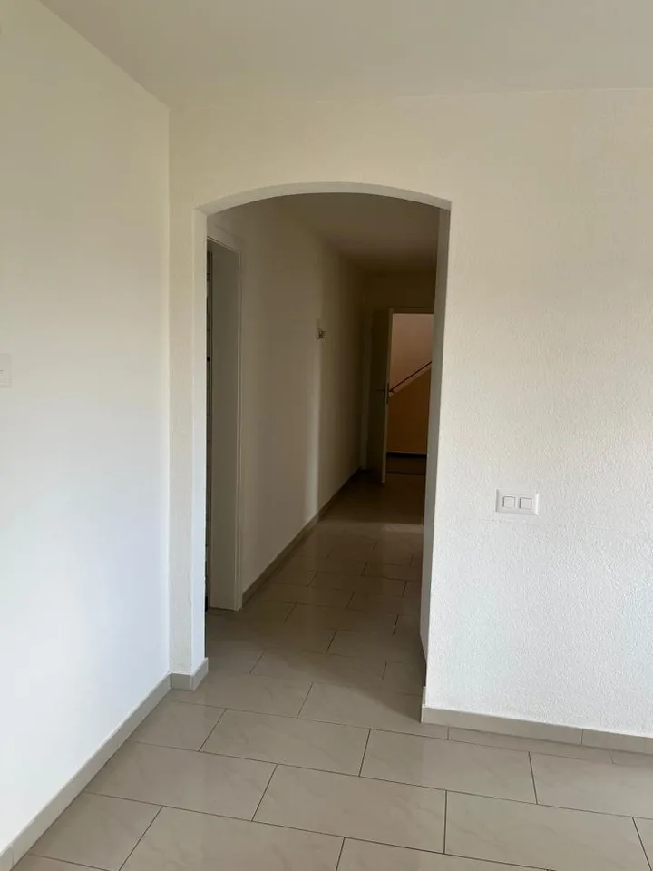 Ristrutturato con ampio balcone e vista