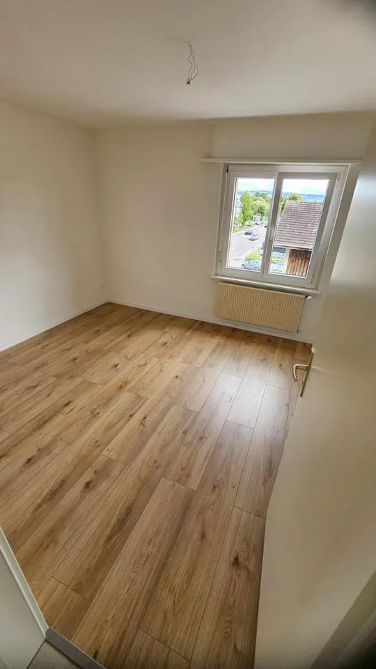Ristrutturato con ampio balcone e vista