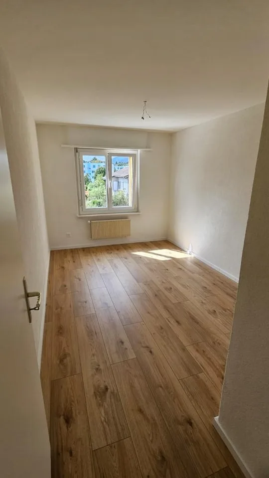 Ristrutturato con ampio balcone e vista