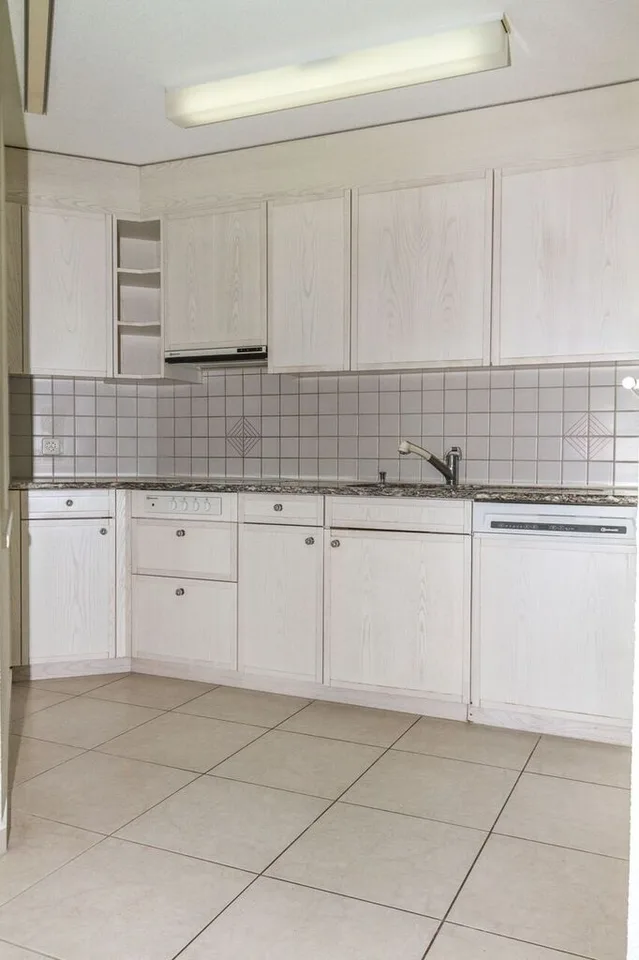 Helle 4.5-Zimmer-Wohnung mit Balkon und Cheminée in Boswil