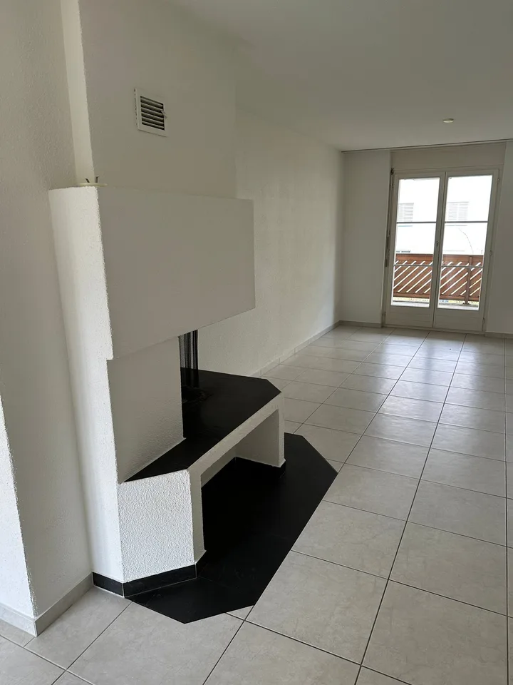 Helle 4.5-Zimmer-Wohnung mit Balkon und Cheminée in Boswil