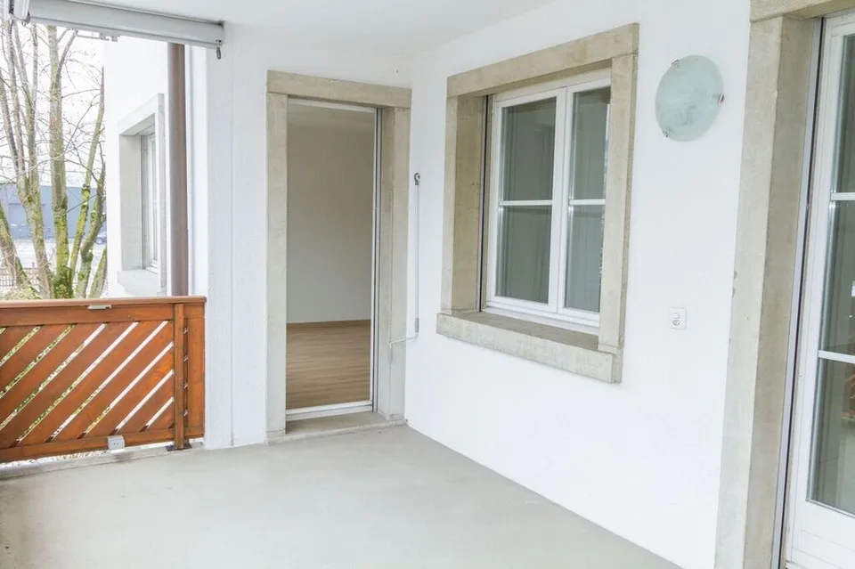 Helle 4.5-Zimmer-Wohnung mit Balkon und Cheminée in Boswil